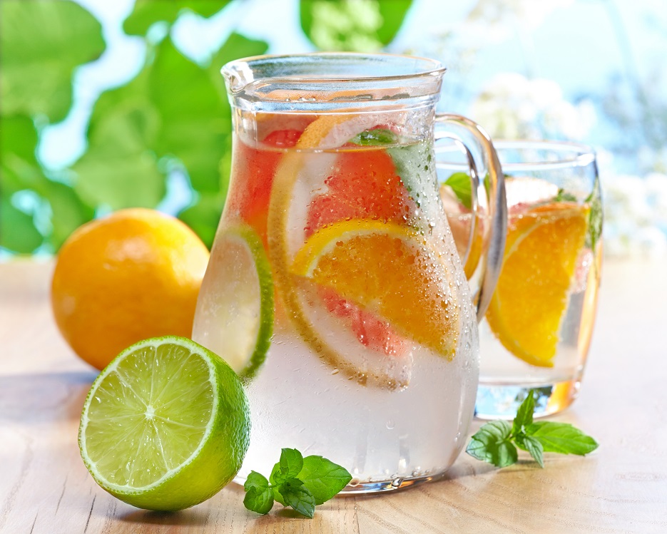 pitcher_of_water_with_citrus_wedges